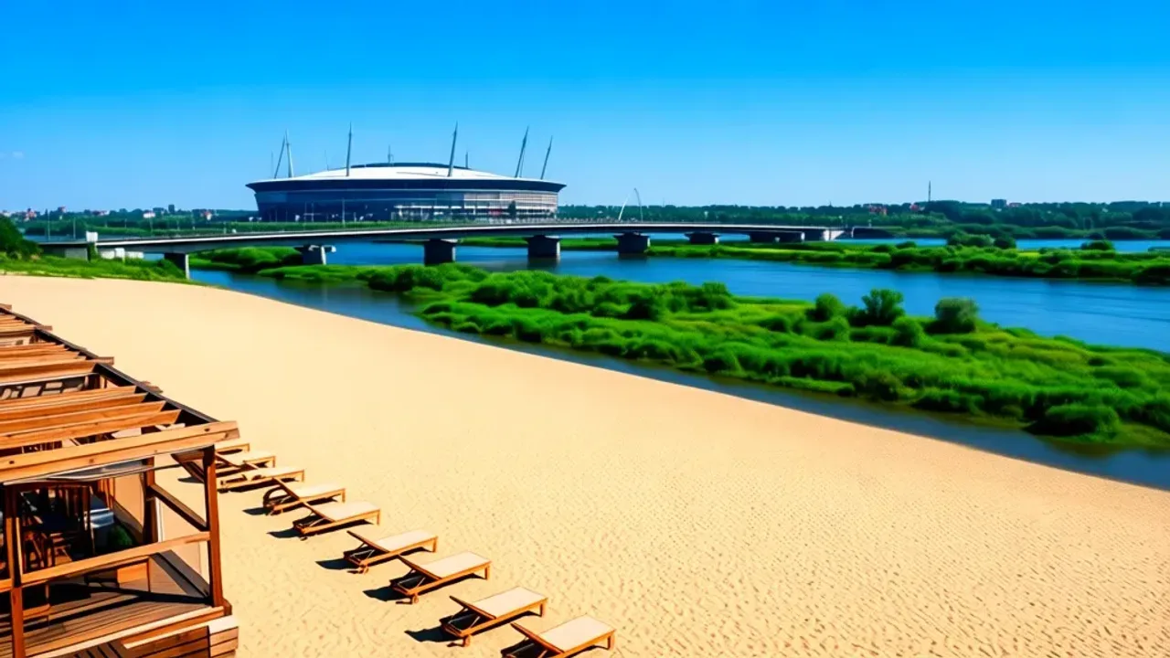 Plaża Poniatówka: jak plażować, grillować i odpoczywać nad Wisłą? Plaża Poniatówka w Warszawie ze Stadionem Narodowym w tle podczas zachodu słońca.